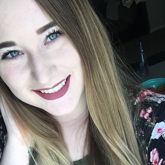 Meet your Posher, Chelsey - Picture 1 of 1